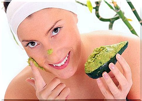 Mask of Avocado and Almond Oil