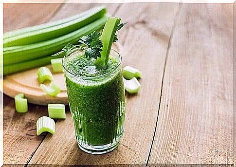 Detoxifying Pear and Celery Smoothie