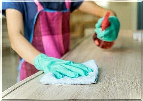 Cleaning wooden furniture