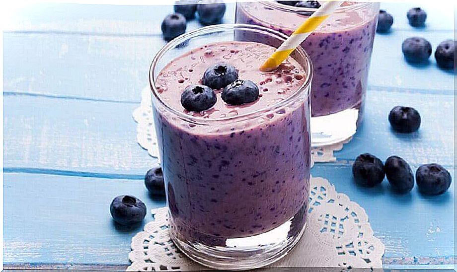 Healthy berry smoothie