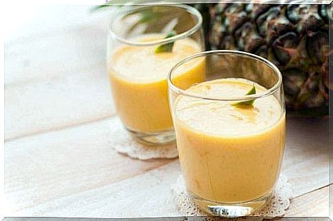 glasses with smoothies