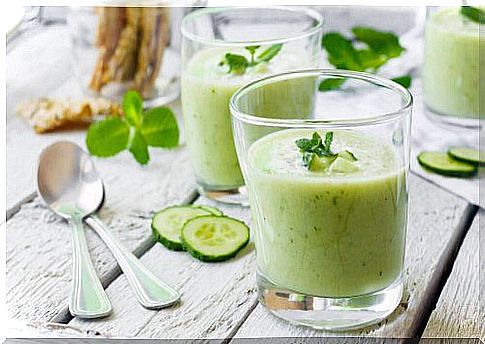 glasses with green smoothies for your detox diet