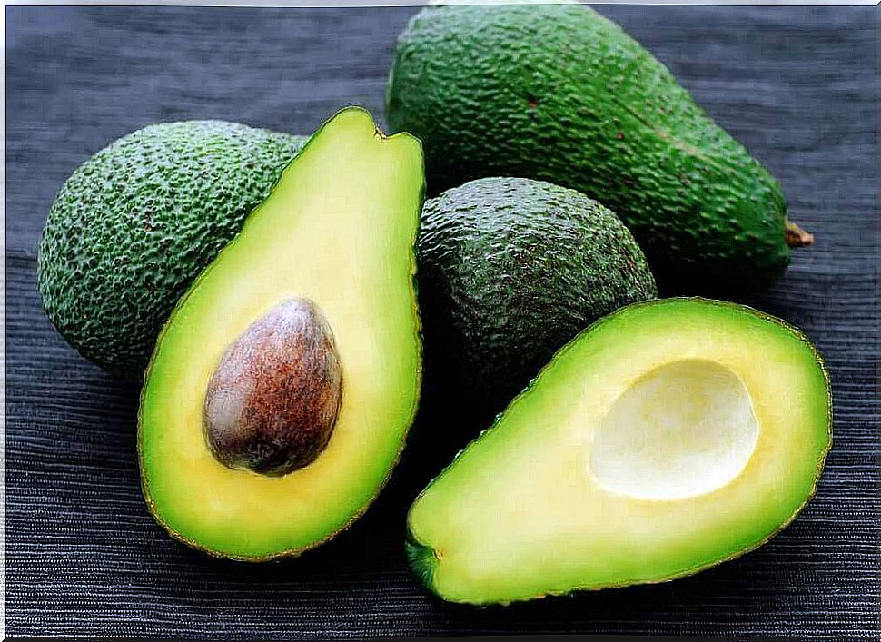 Whole and sliced ​​avocados