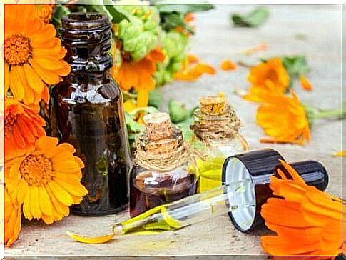 Treating a sprained ankle with arnica flowers and oil