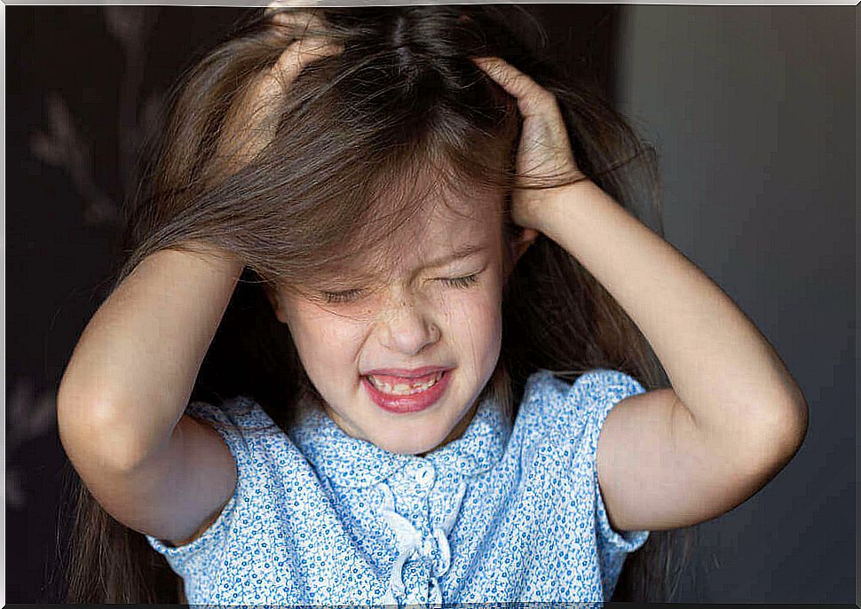 Girl pulls her hair causing her to have alopecia