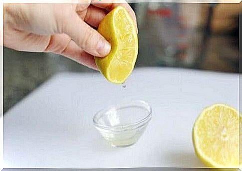 Degrease the cooker with lemon juice