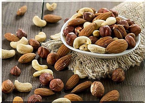 Eat nuts and fight hair loss