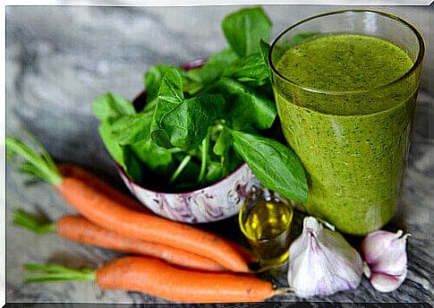 Smoothie of carrot and spinach