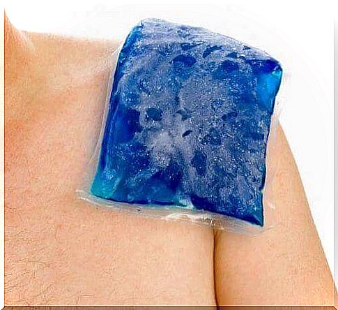 How can you make an ice pack yourself?