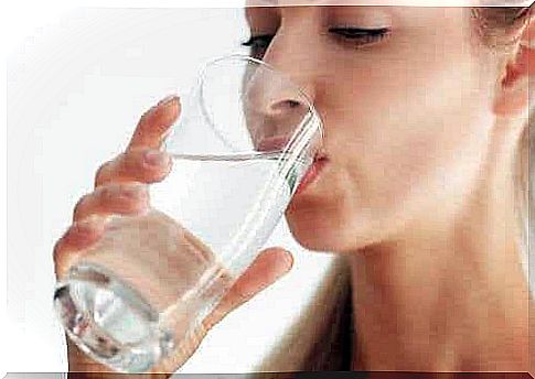 Water with a diet for bad breath