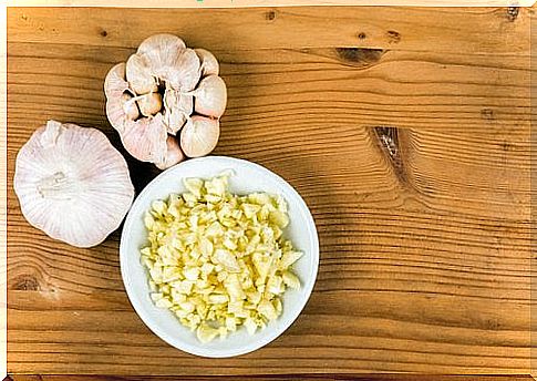 How To Make A Detoxifying Garlic Mask To Rejuvenate The Skin