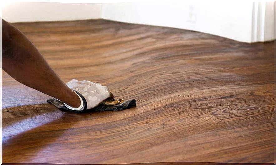 How to remove scratches in the floor