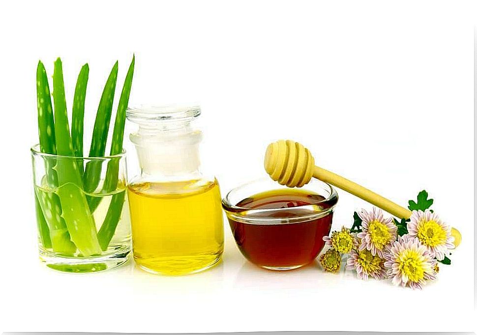 Make-up cleanser with aloe, honey and olive oil