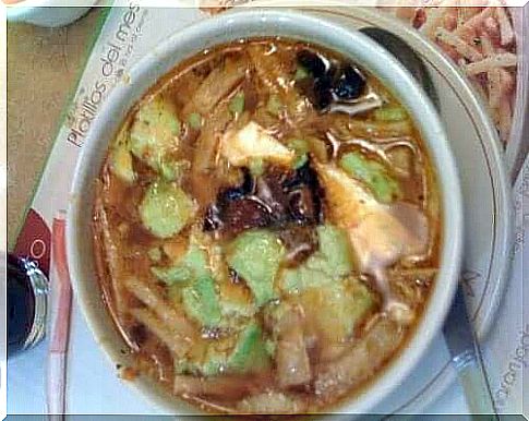 Recipe for caldo tlalpeno, Mexican soup