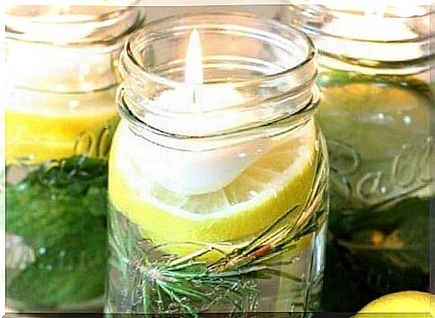 Scented candles that repel insects with lemon